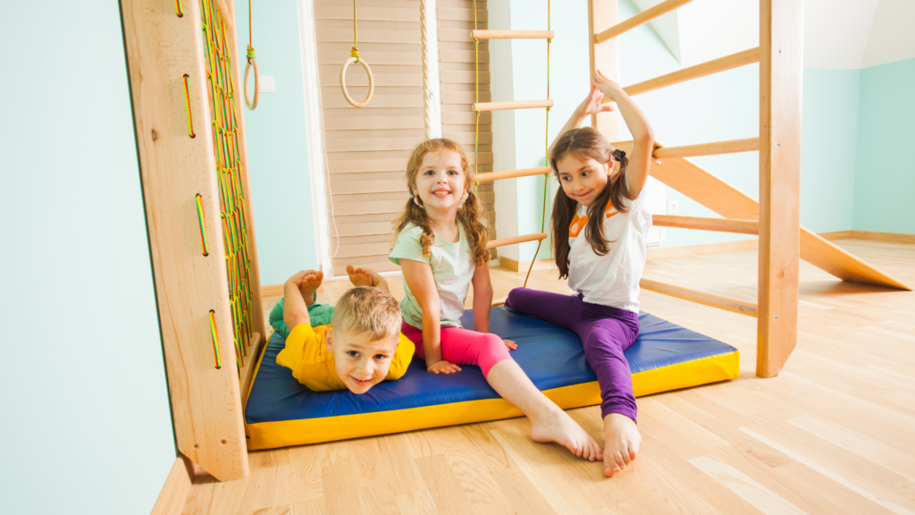 enfants en cours de baby gym